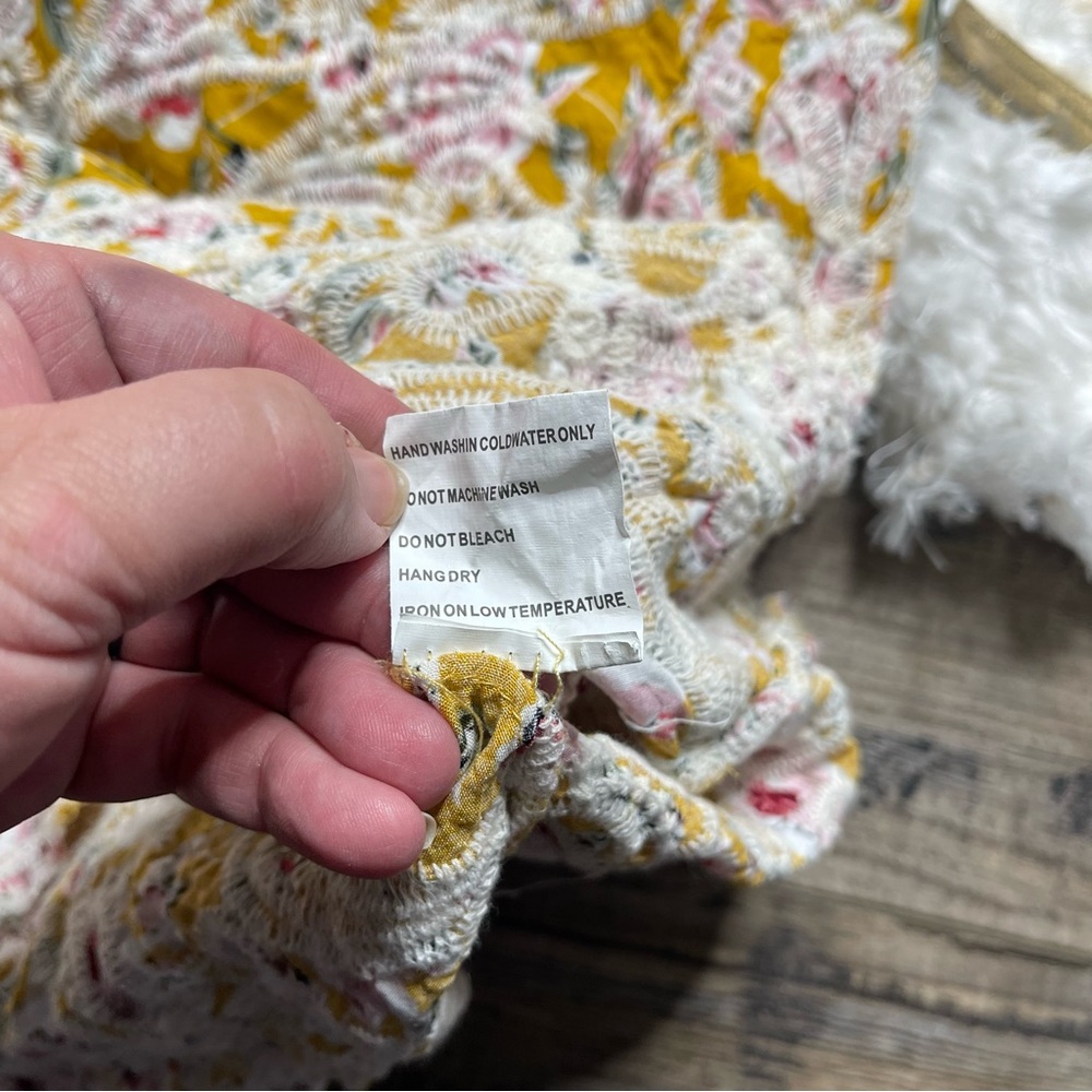 Solitaire Floral Embroidery Stitch Top - Picture 6 of 10